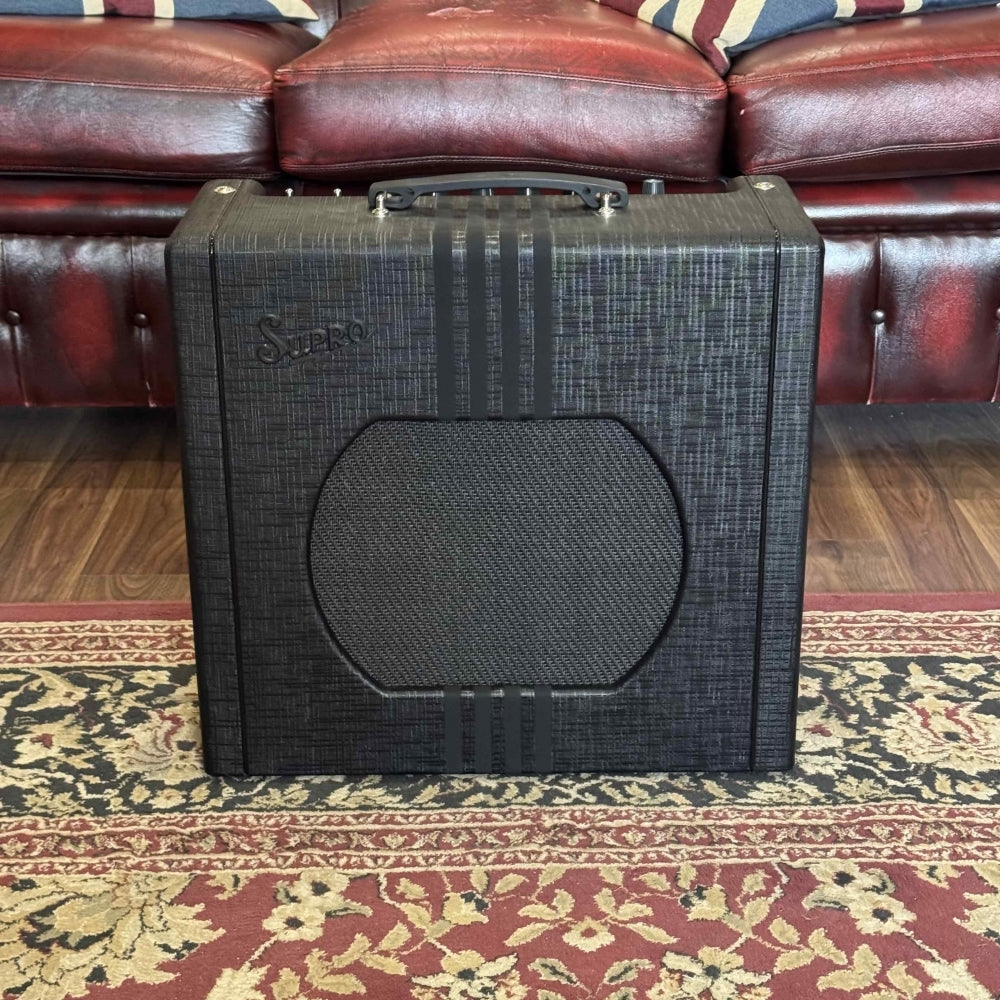 Delta King 12 15 Watt Valve Combo Amplifier (Black), Pre-owned