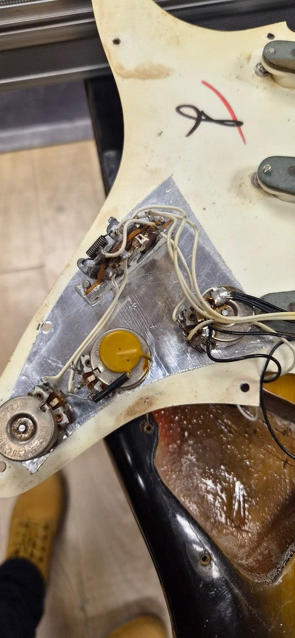 Fender 1973 Stratocaster, 3-Tone Sunburst (Pre-Owned)