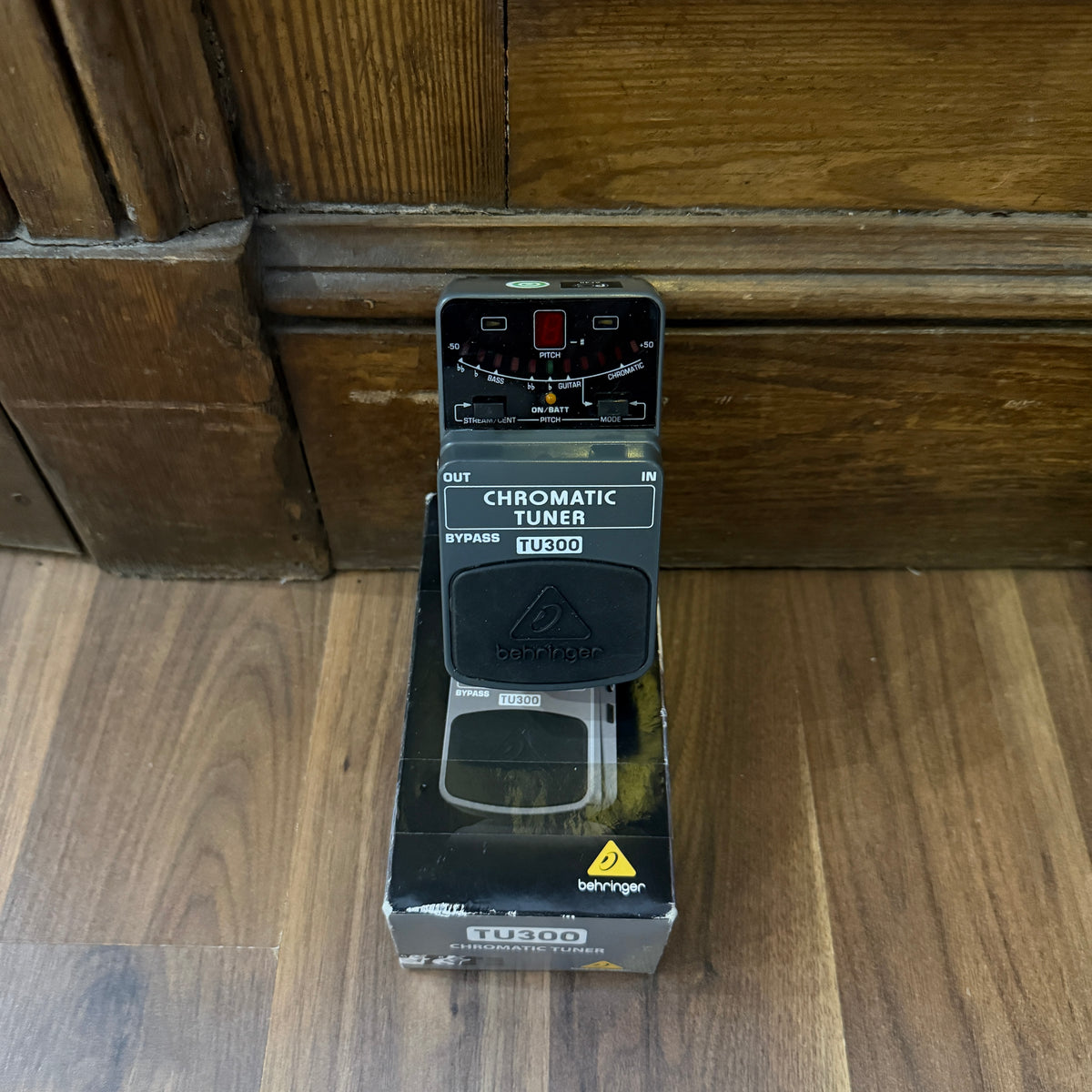 Behringer TU300 Chromatic Tuner (Pre-Owned)